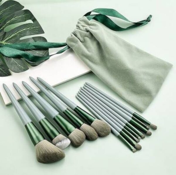 Makeup Brushes - Image 9