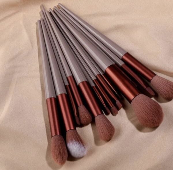 Makeup Brushes - Image 5