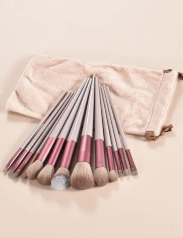 Makeup Brushes - Image 2