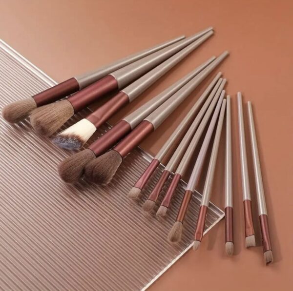 Makeup Brushes - Image 6
