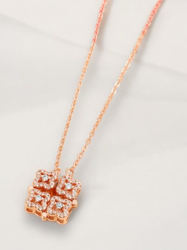 Magnetic 2 in 1 Clover Flower Necklace (stainless steel)