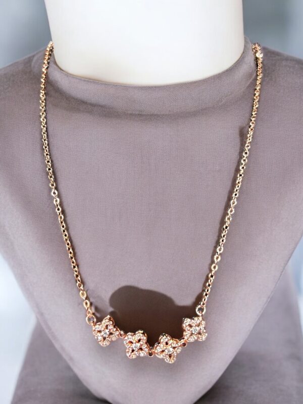 Magnetic 2 in 1 Clover Flower Necklace (stainless steel) - Image 3