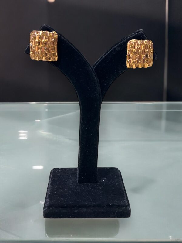 Essence Studs