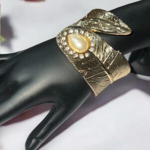 Essence bracelet