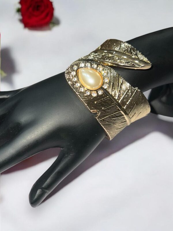 Essence bracelet